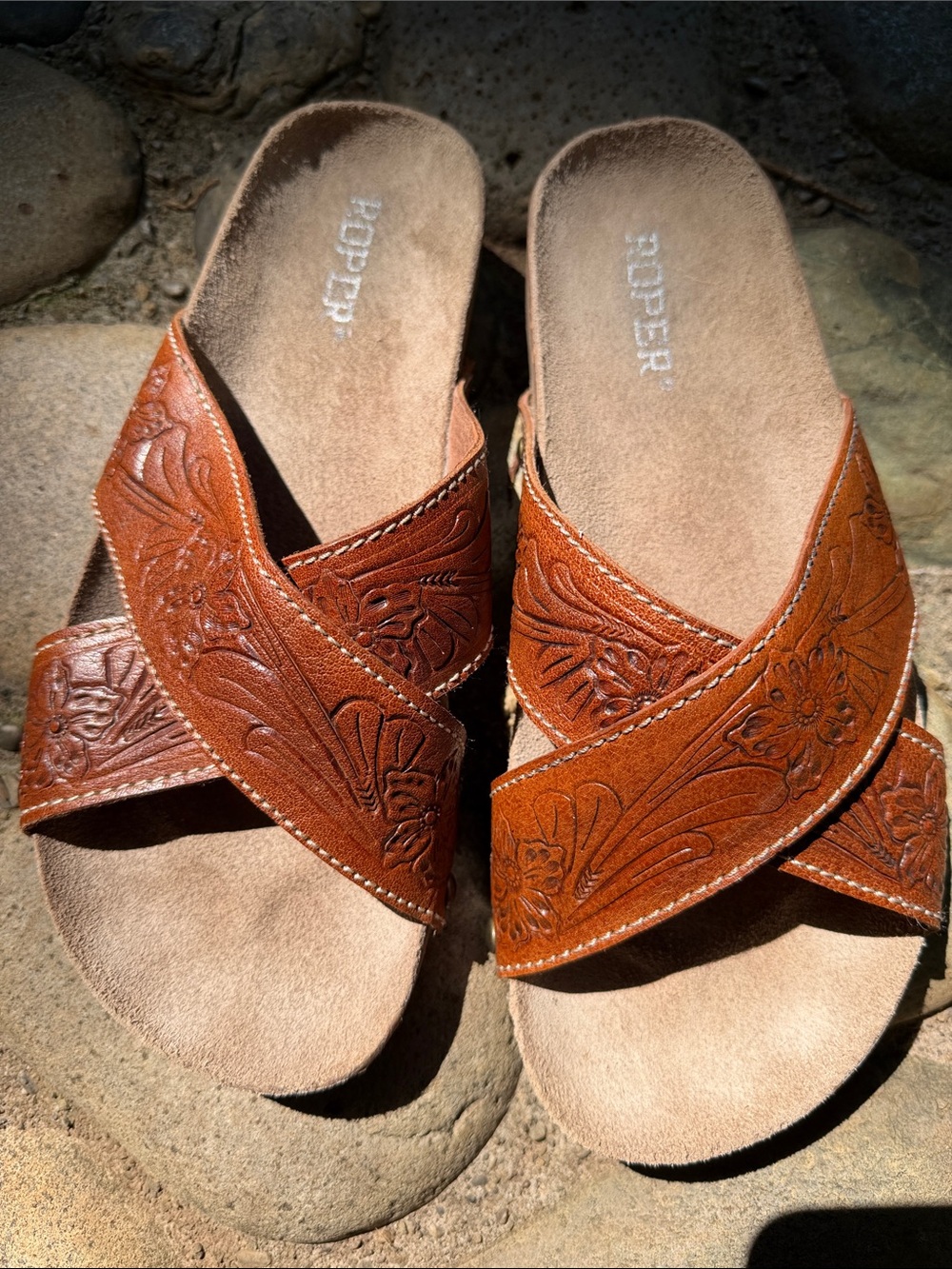 Roper Women's Brown Floral-Embossed Crossover Slide Sandals